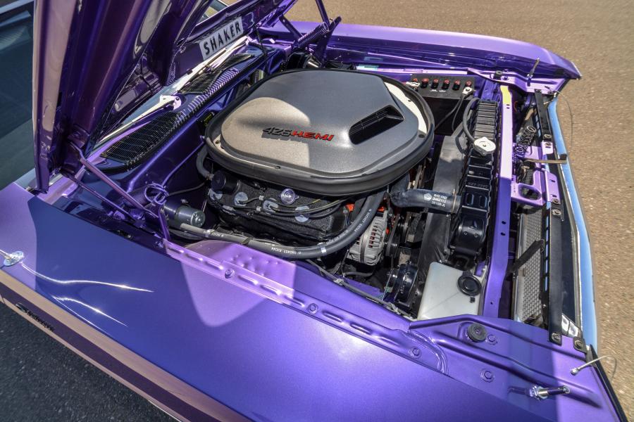 Моторный отсек Dodge Challenger R/T 426 Hemi (JS23) 1970 года  (фото 15 из 42)